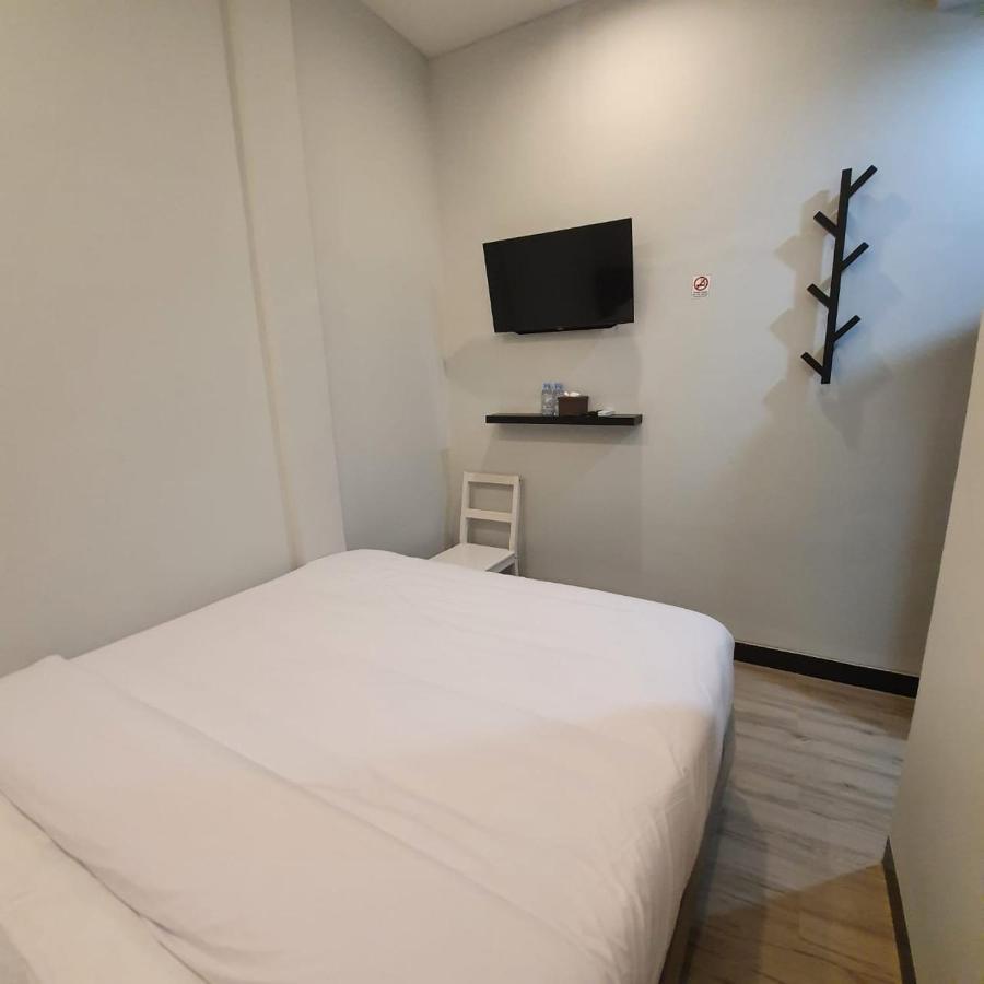 Hotel Circle One à Palembang Extérieur photo